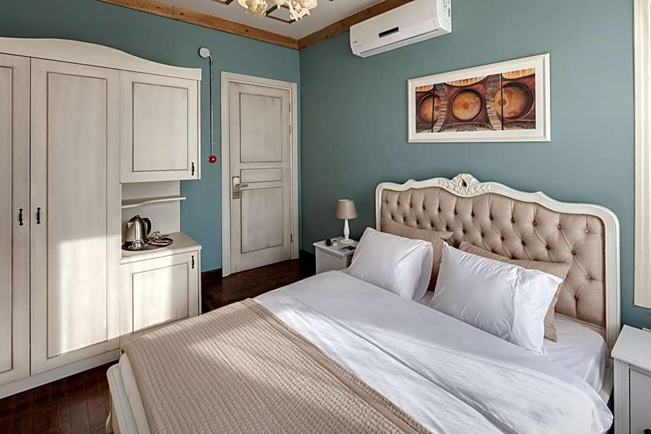 Loka Suites – Istanbul, FL