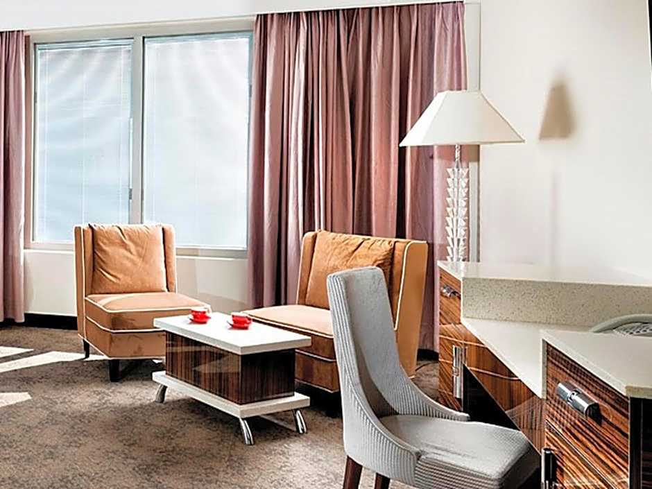 Swan River Hotel (Formerly known as International on the Water Hotel)