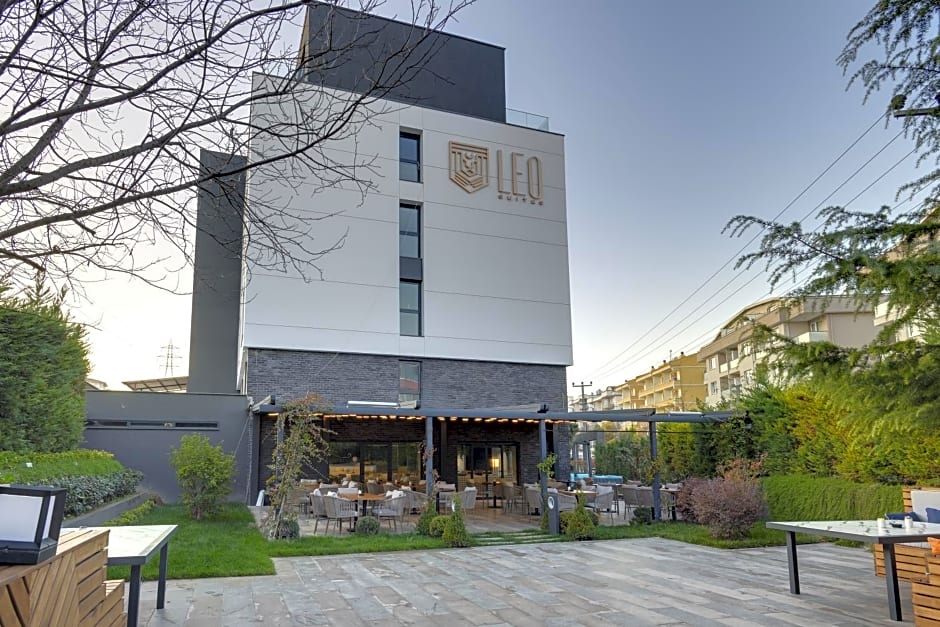 Leo Suites