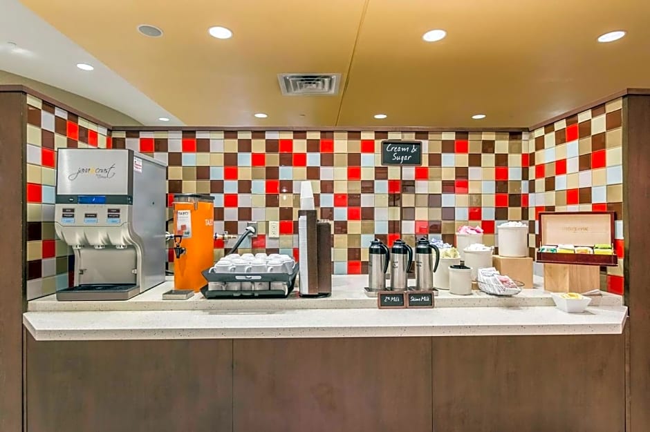 Embassy Suites by Hilton Newark Airport