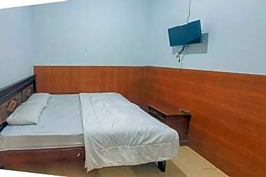 Anind Guest House near Museum Angkut Batu RedPartner – Batu, MO