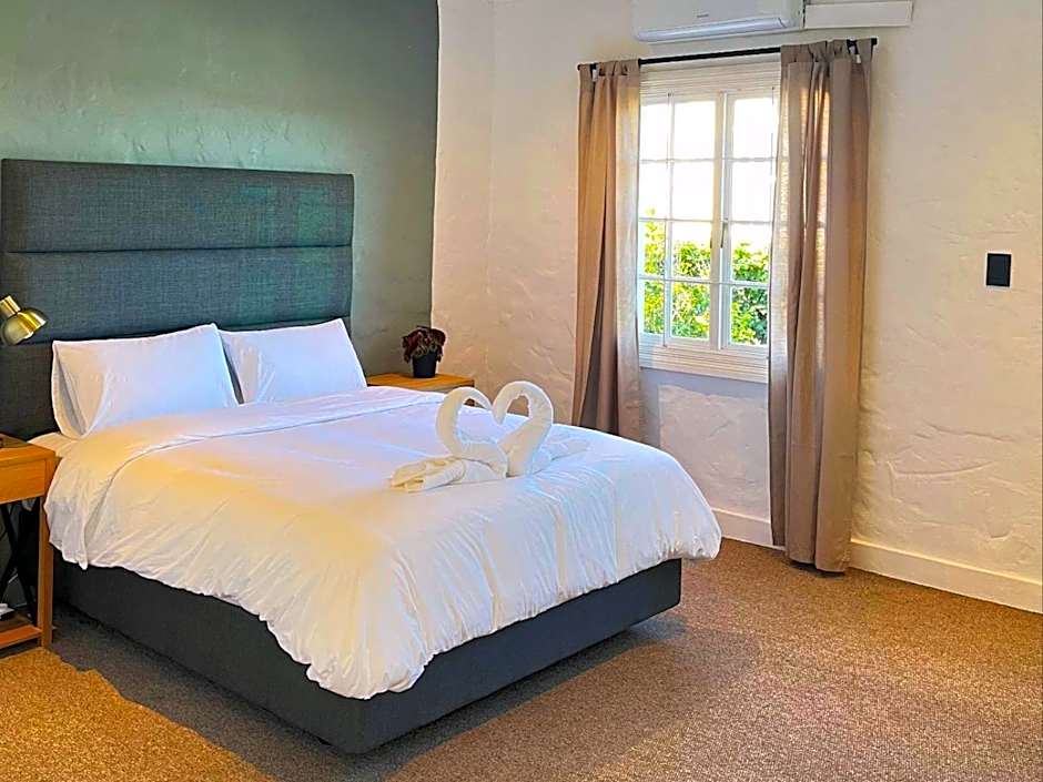 Guinea Fowl Lodge - Lagoon & Heads View B&B, Central Knysna