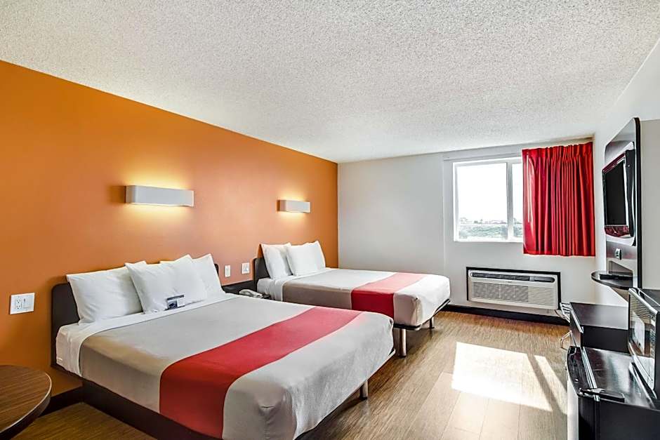 Motel 6 Carson