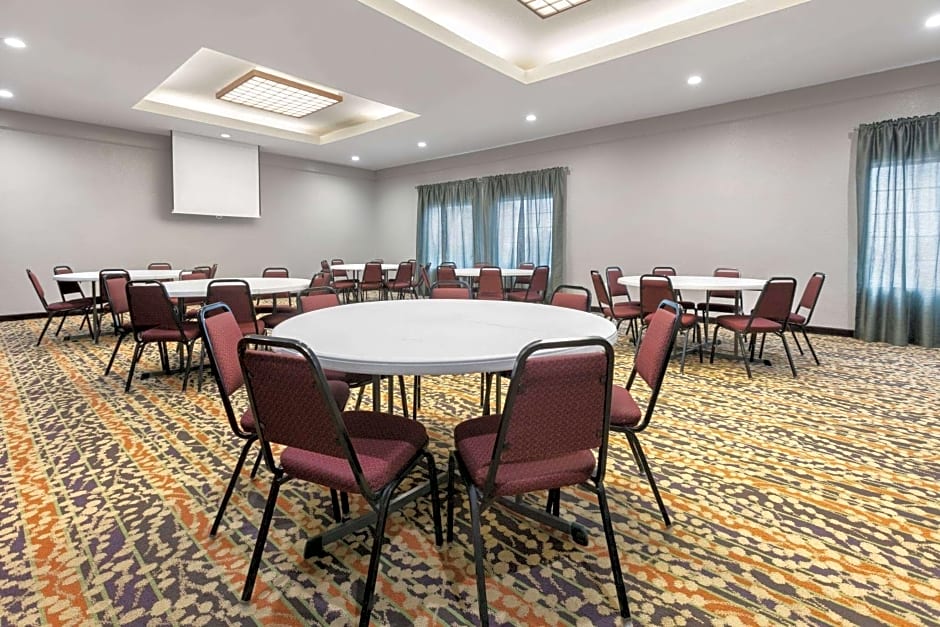 La Quinta Inn & Suites by Wyndham Belton - Temple South