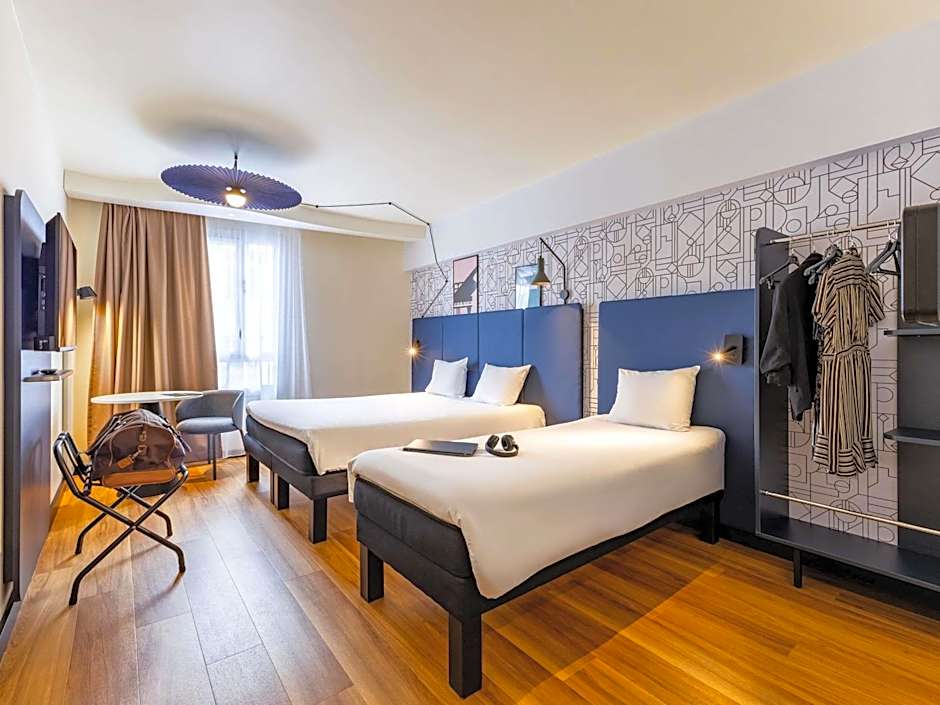 Foto 1 daripada 2 — Standard 1 Double Bed and 1 Twin Bed