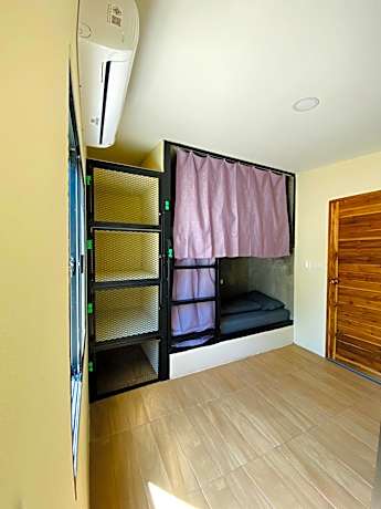 The 10 Club Hostel