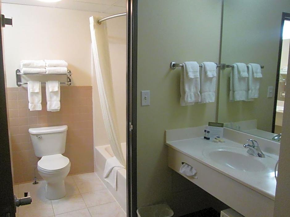 AmericInn by Wyndham Charlevoix