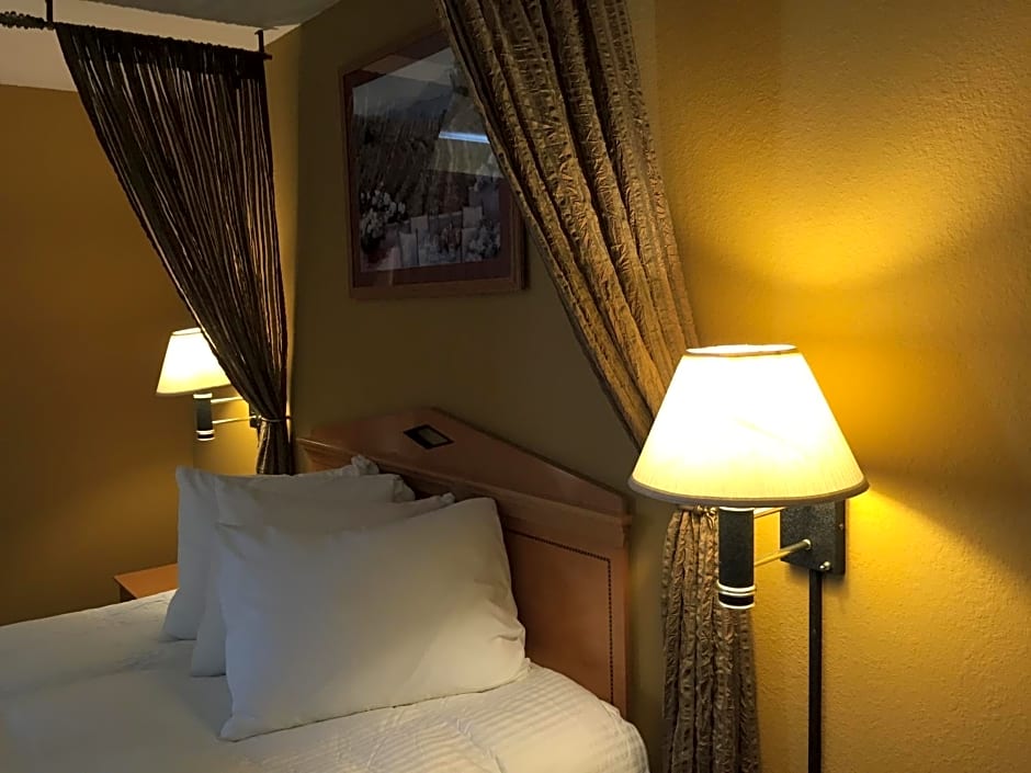Chardonnay Lodge