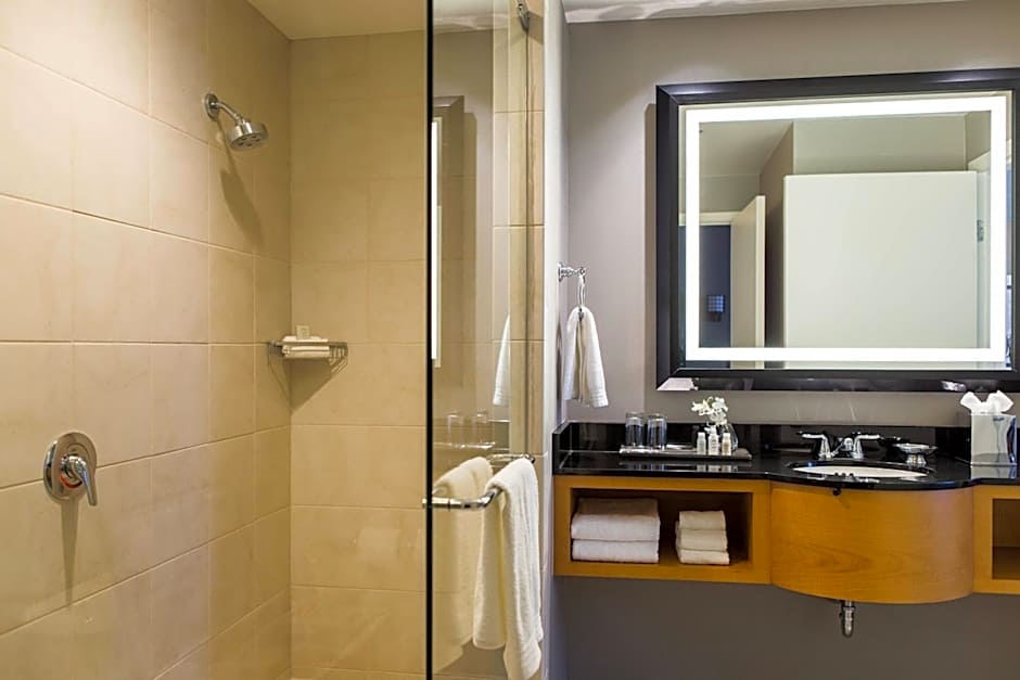Renaissance Chicago O'Hare Suites Hotel
