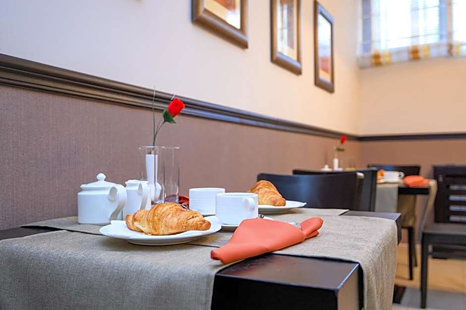 Parklands Hotel & Pool