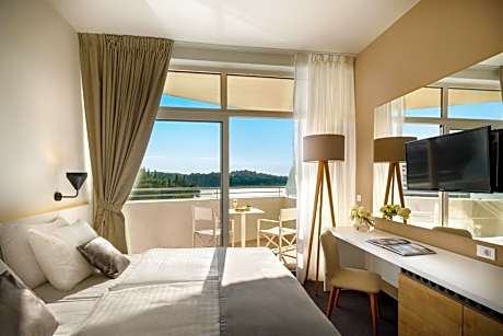 Superior Double Room with Sea View and Balcony