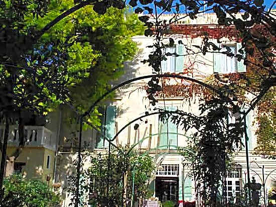 Au Saint Roch - Hotel et Jardin