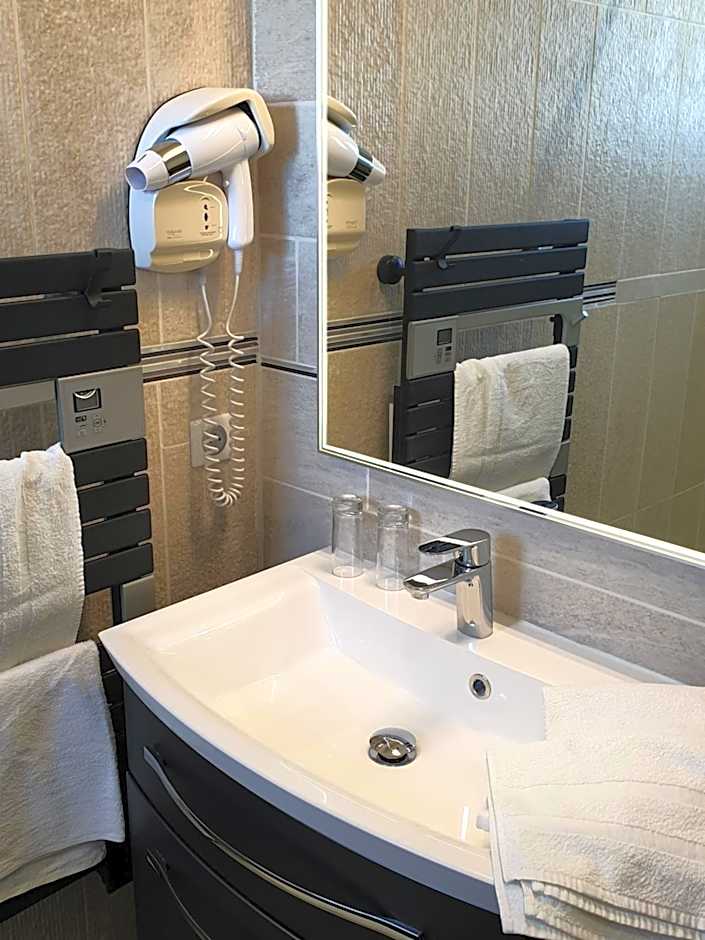 LOGIS HÔTEL RESTAURANT SPA Les BALCONS DE L'ESPERANCE