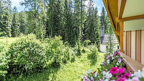 Family Room with Balcony (2 Adults + 2 Children)