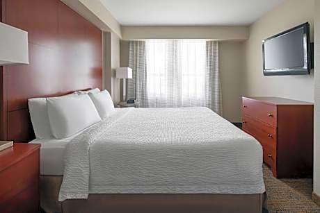 One-Bedroom King Suite with Sofa Bed - Hearing Accessible