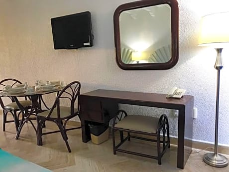 Senior Suite