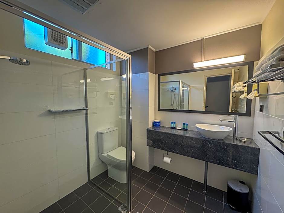 Golden West Motor Inn