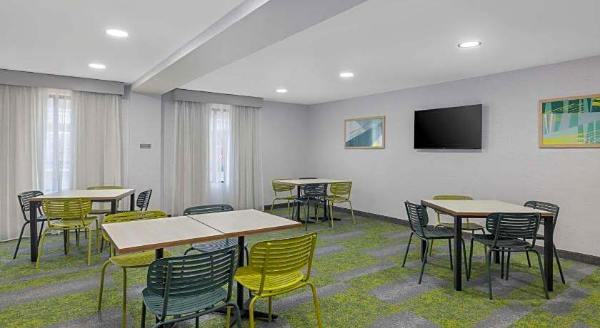 Spark by Hilton Fredericksburg Southpoint