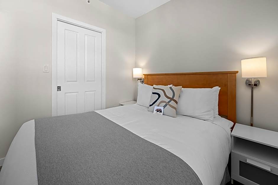 Alpenglow Lodge Junior Penthouse by MVA