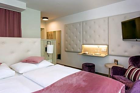 Deluxe Double or Twin Room with Garden View