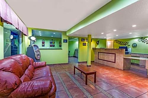 Travelodge by Wyndham Riviera Beach/West Palm