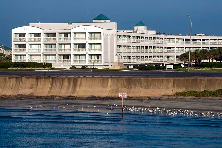 Casa Del Mar Beachfront Suites
