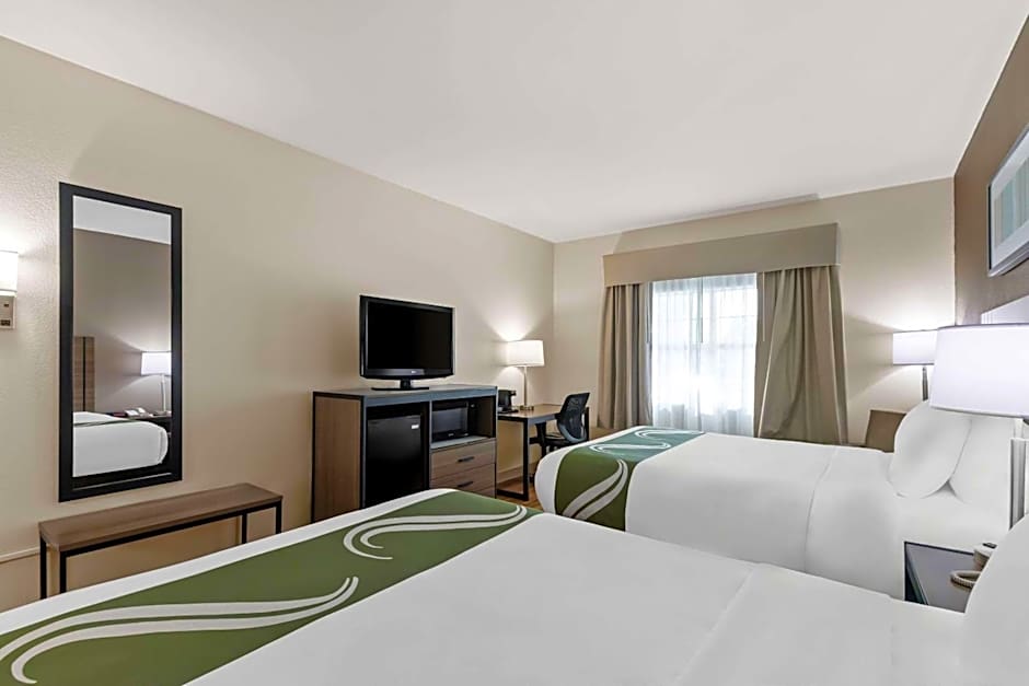 Quality Inn Fayetteville Near Historic Downtown Square