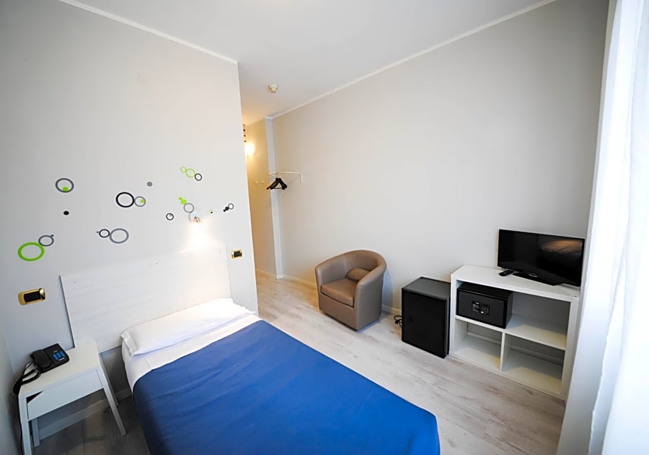 Photo 1 of 2 of Economy Single Room