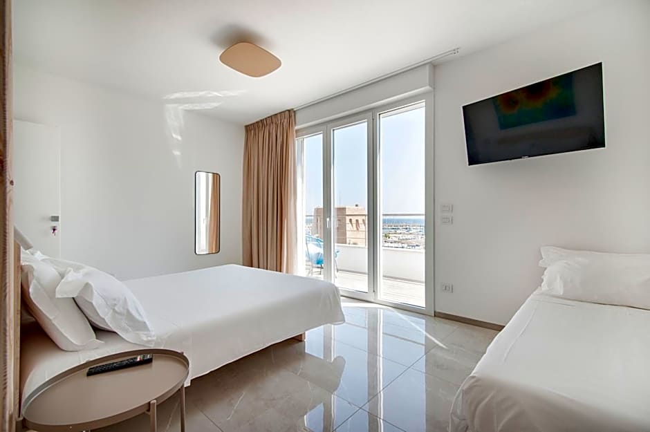 THE VIEW B&B, terrace & more