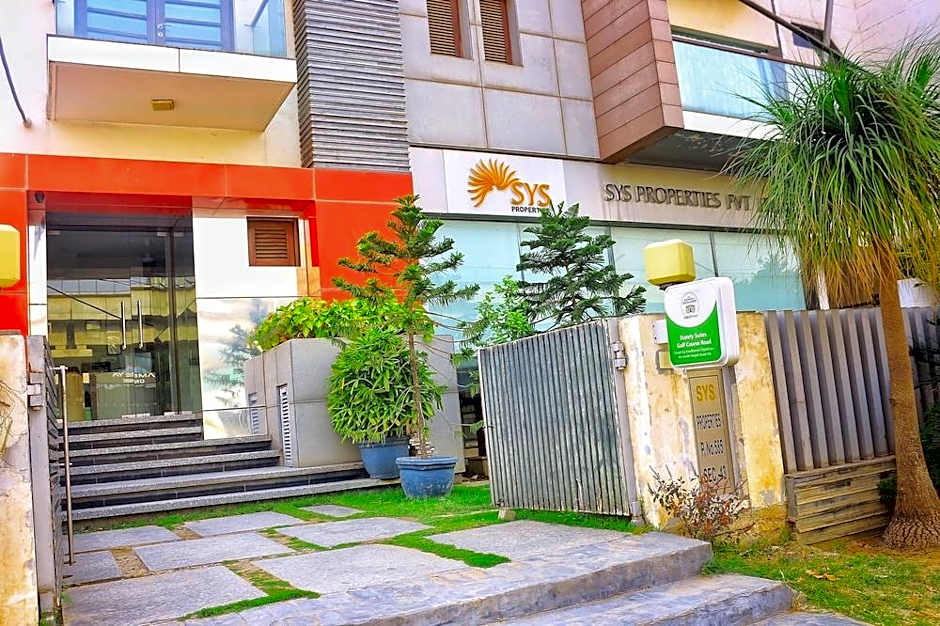Stately Suites - Golf Course Road