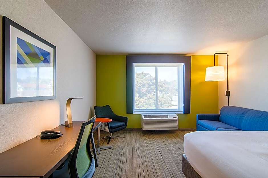 Holiday Inn Express & Suites - Atchison By IHG