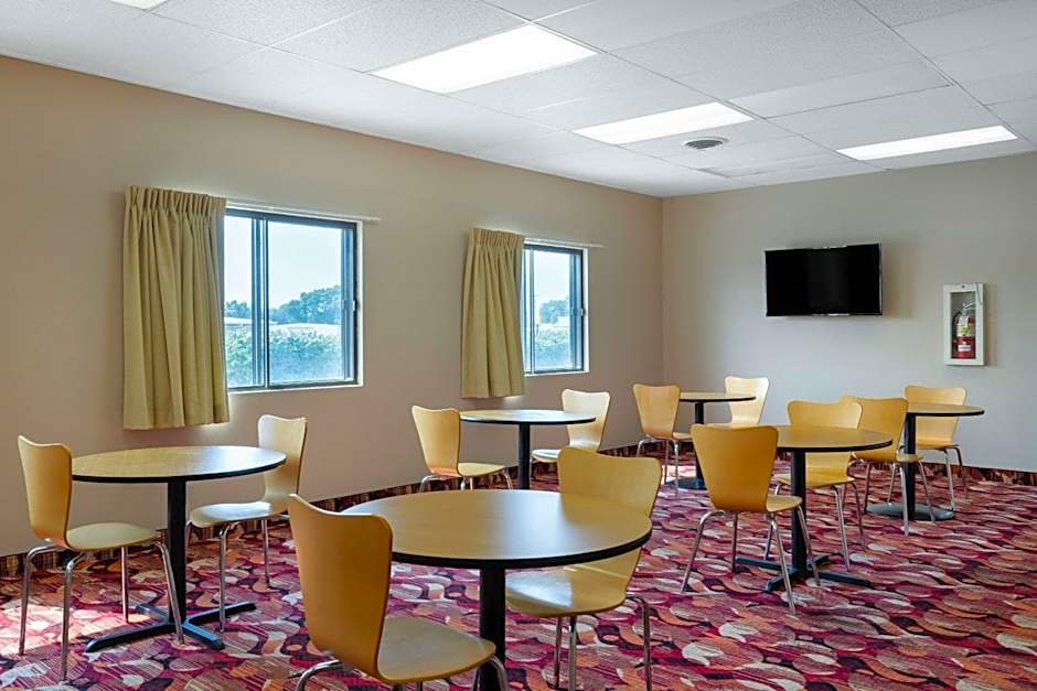 Super 8 by Wyndham O Neill NE