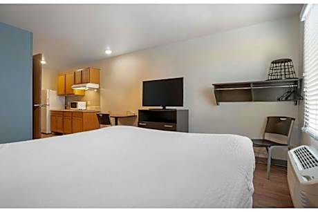 1 Full Bed | ADA/Tub/Non-Smoking/Kitchen