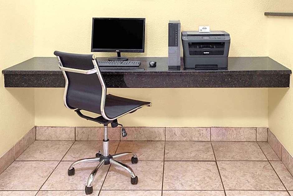 Days Inn by Wyndham Shelby