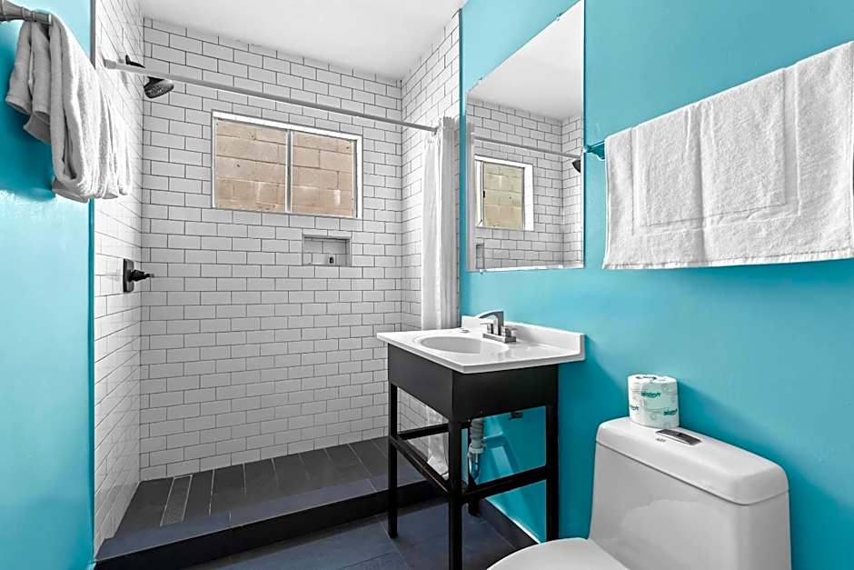 Rodeway Inn & Suites North Hollywood Burbank Airport - Universal Area