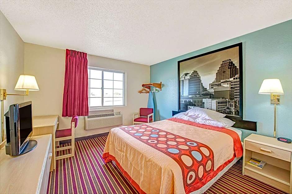 Super 8 by Wyndham San Antonio/Fiesta