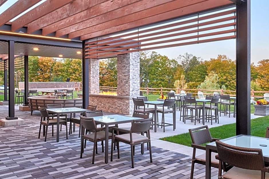 Courtyard by Marriott Petoskey at Victories Square