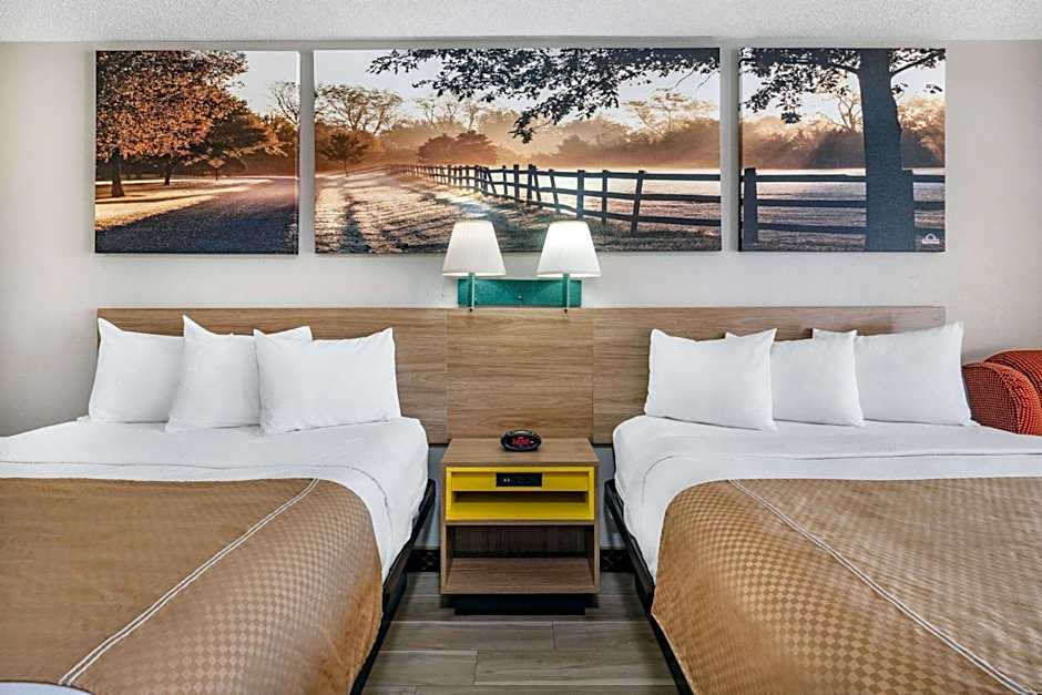 Days Inn by Wyndham Macon I-475