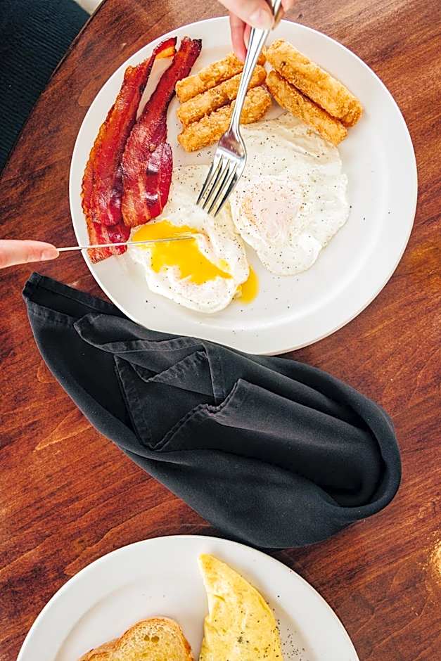 The Loyalist Country Inn & Conference Centre