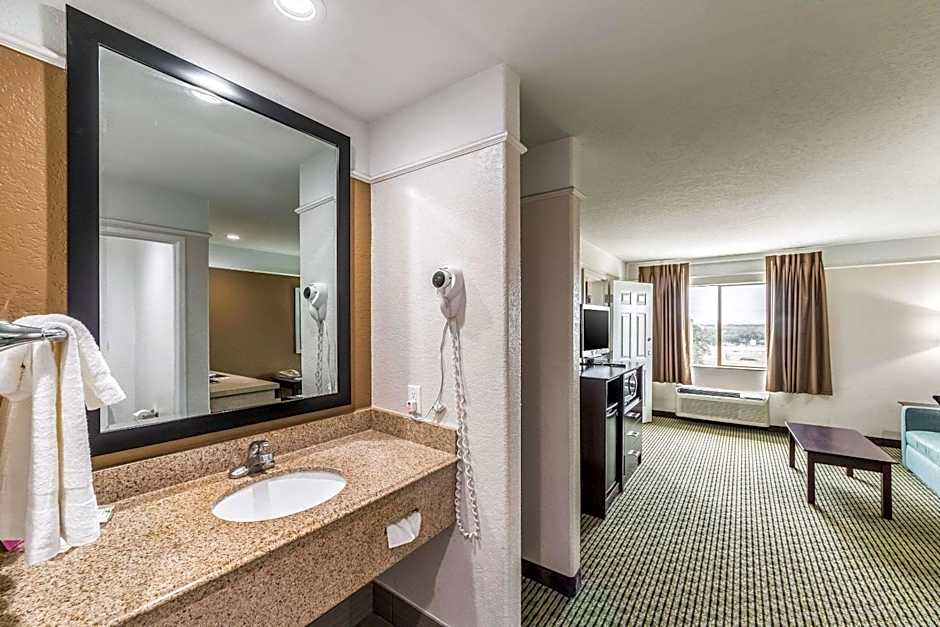 Quality Inn & Suites Seaworld North