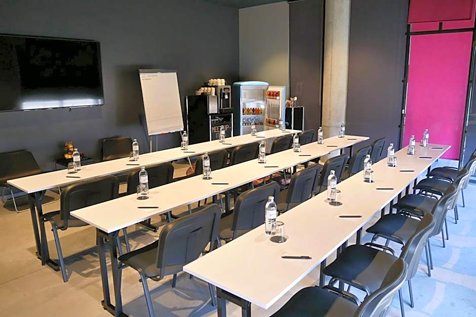 Moxy by Marriott Vienna Airport
