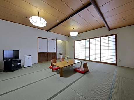 Japanese-Style Family Room - Smoking