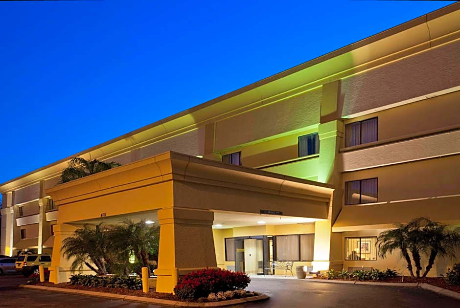 La Quinta Inn & Suites by Wyndham Tampa East Fairgrounds