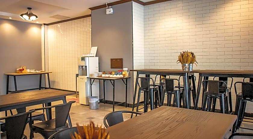 The Moon Night Ao Nang Hotel