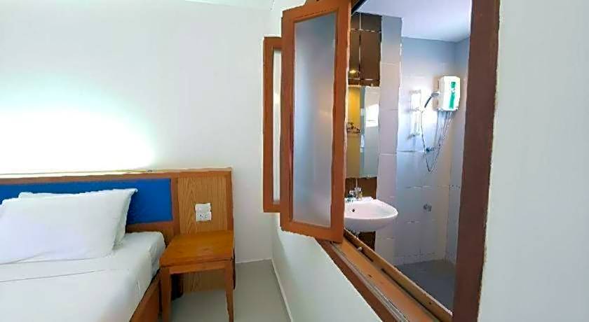 J2 Hotel