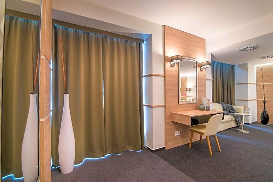 Hotel Zena Beauty & Shopping Center