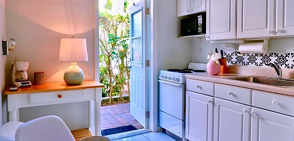 4145 By The Sea Inn & Suites