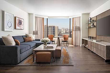 State Suite with One King Bed