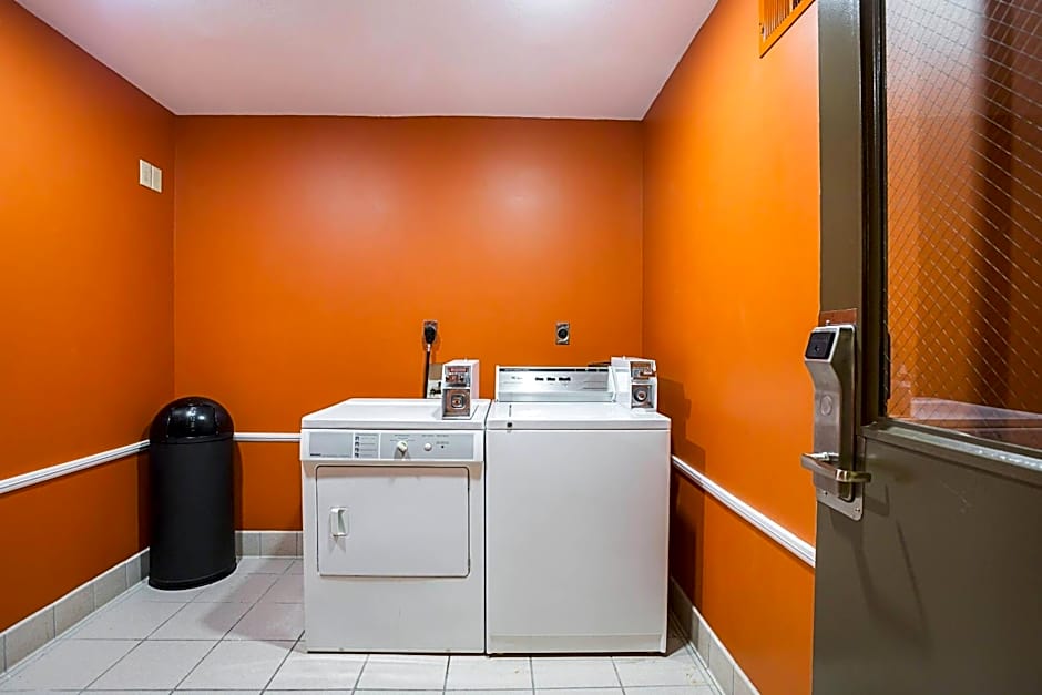 Clarion Inn & Suites Evansville Eastland Area