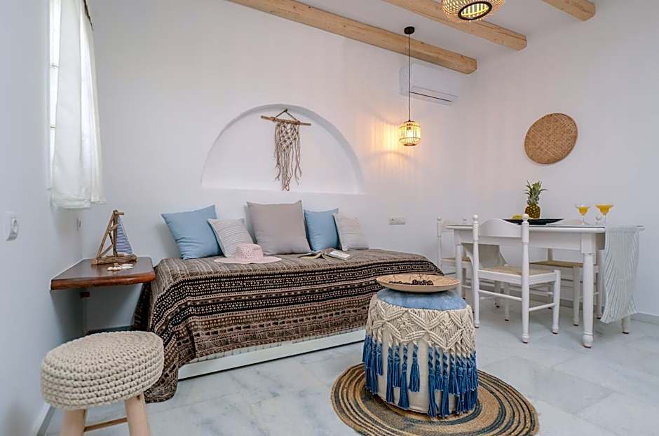 Birikos Studios & Apartments